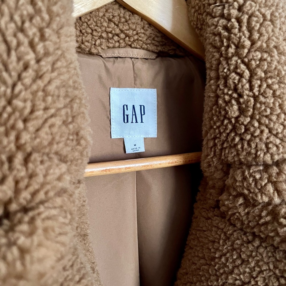 Gap Size Medium Sherpa Jacket in Camel - Picture 2 of 7
